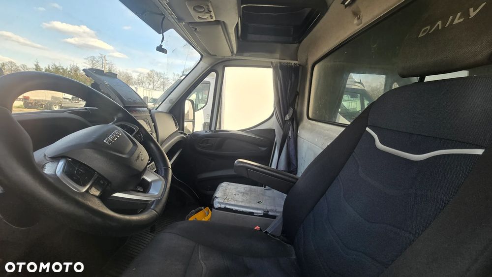 Iveco 35S18 / 3.0 180KM / PODUSZKI PNEUMATYCZNE / SYPIALKA / MANUAL / LODÓWKA / RAMA POD ZABUDOWE / PLANDEKA / FIRANKA / BEZWYPADKOWY / SERWIS ASO DO OSTATNIEGO KILOMETRA - 3