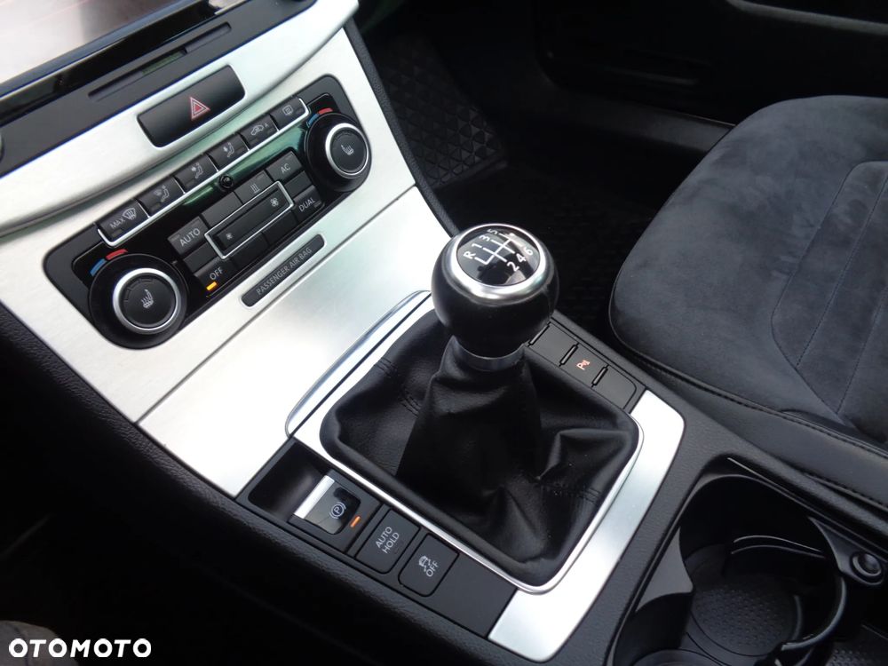 Volkswagen Passat 1.8 TSI Highline - 35