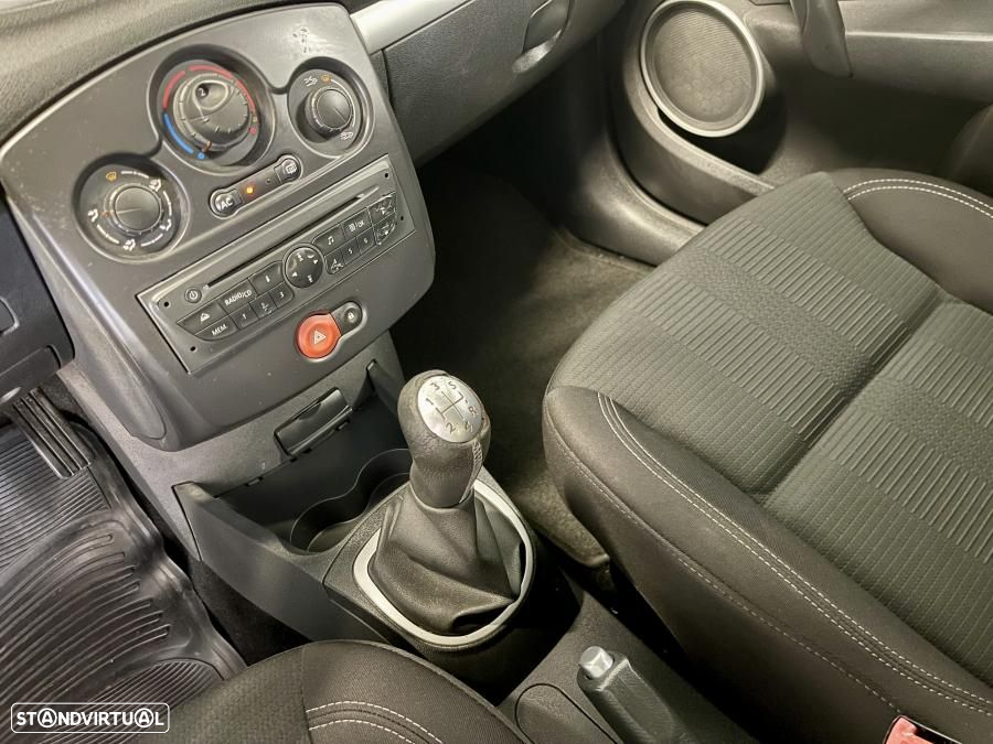 Renault Clio Break 1.5 dCi Dynamique S - 10