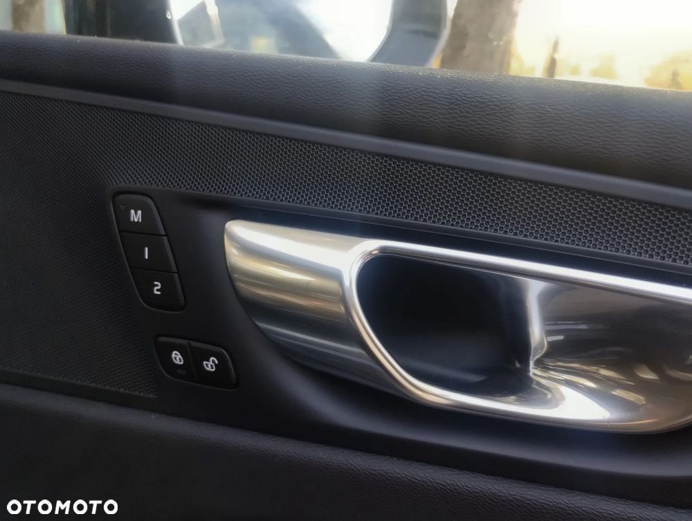 Volvo XC 60 - 21