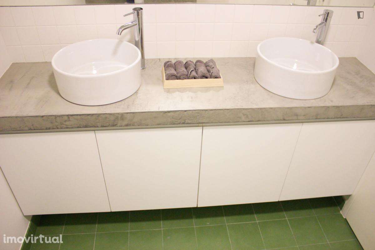 Quarto - localizado em Roma-Areeiro Lisbon - Grande imagem: 2/16