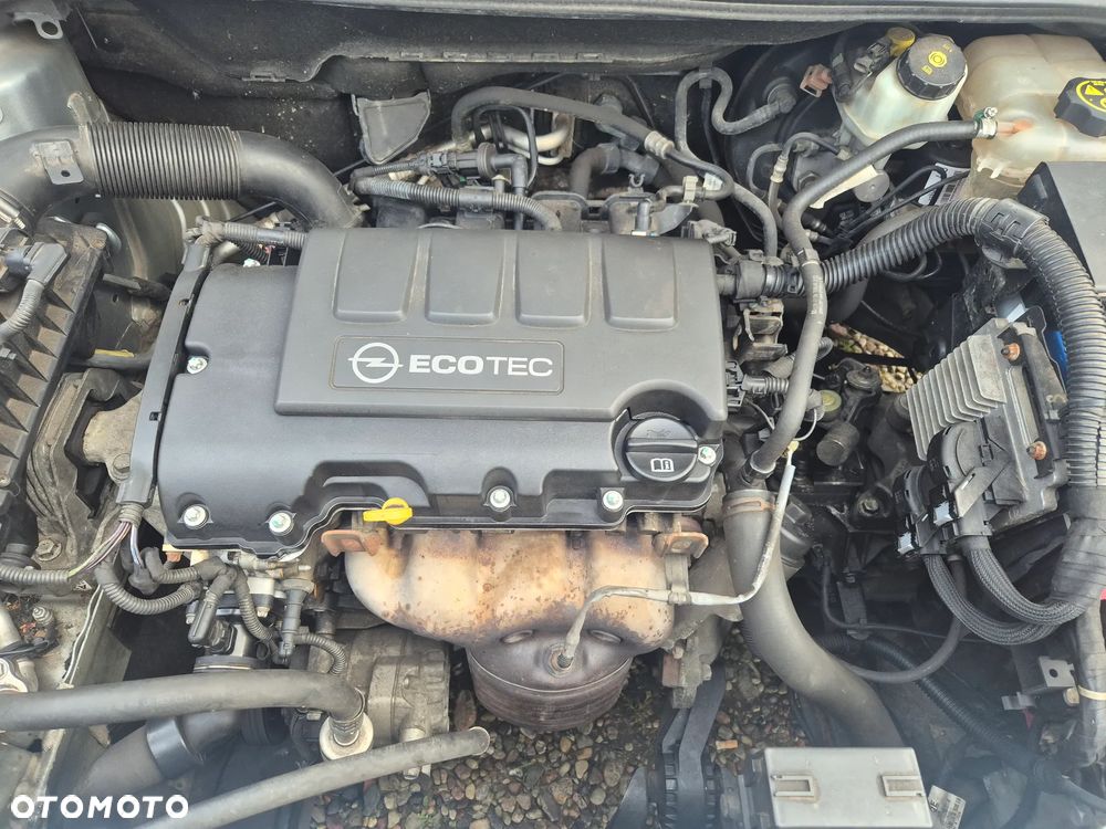 Opel Astra 1.4 ecoFLEX - 9