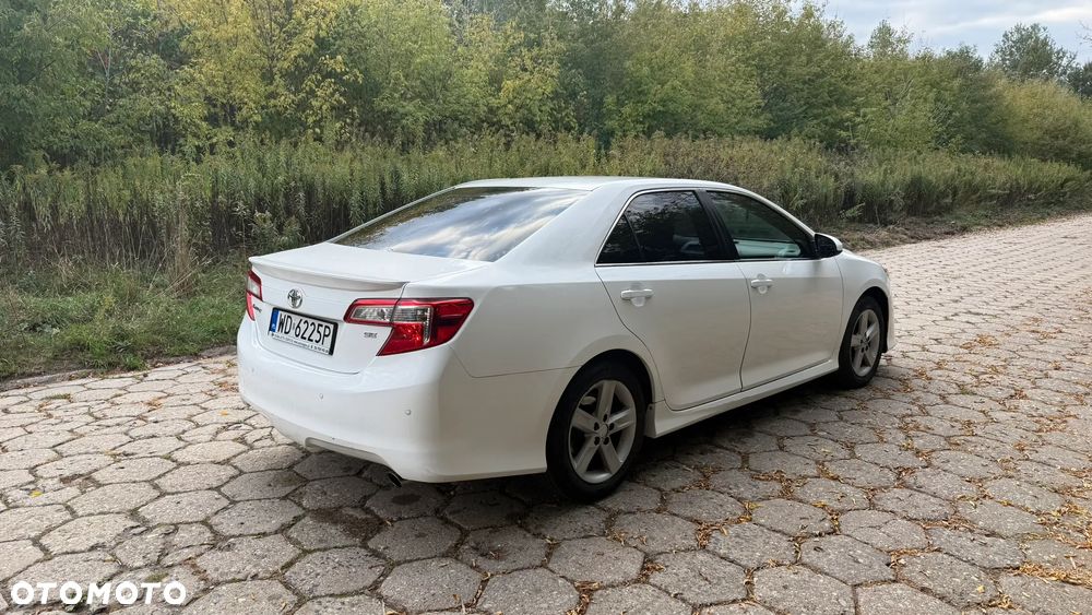 Toyota Camry - 5