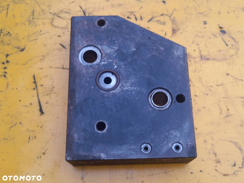 Elementy montażowe hydrauliki zewnętrznej Deutz Fahr Agrotron 180.7 - 3