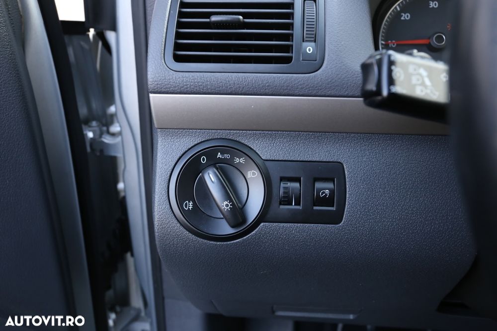 Volkswagen Touran 1.9 TDI DPF Highline - 20