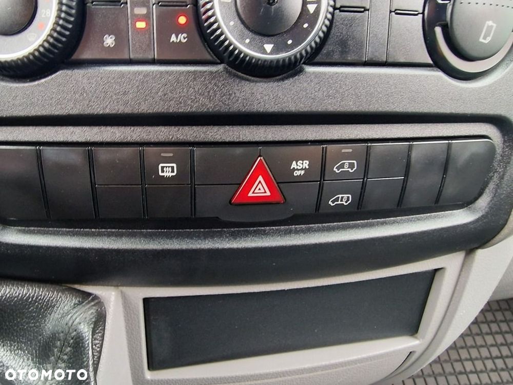 Mercedes-Benz Sprinter - 15