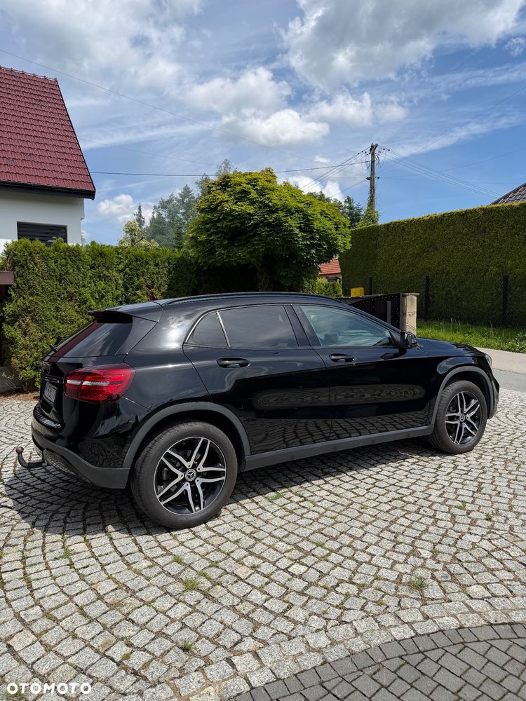 Mercedes-Benz GLA 180 d 7G-DCT - 4
