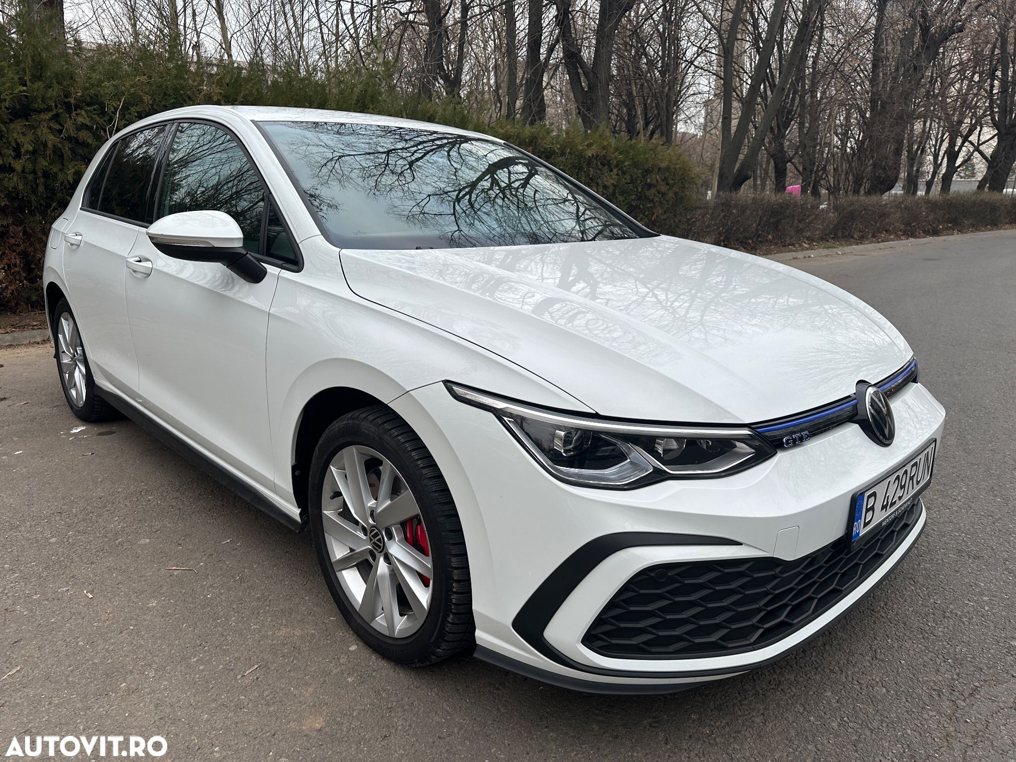 Volkswagen Golf - 1