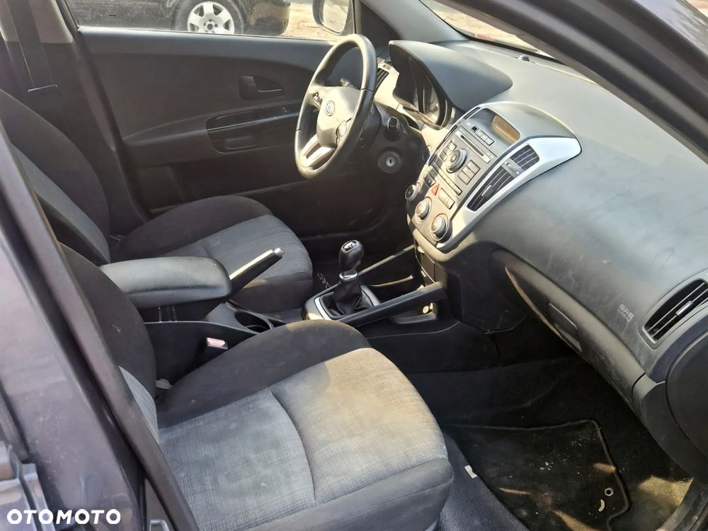 Kia Ceed 1.4 L - 9