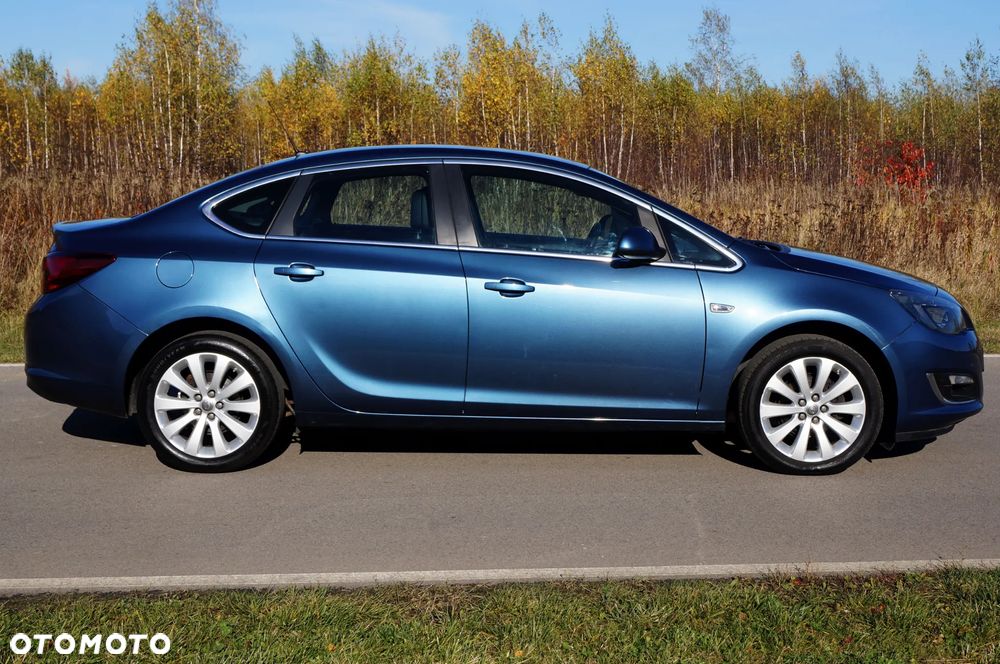 Opel Astra IV 1.4 T Executive EU6 - 1
