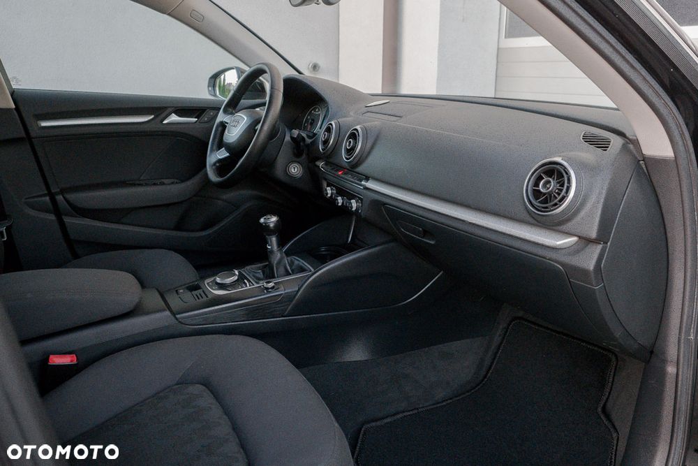 Audi A3 Sportback 1.4 TFSI Ambiente - 24