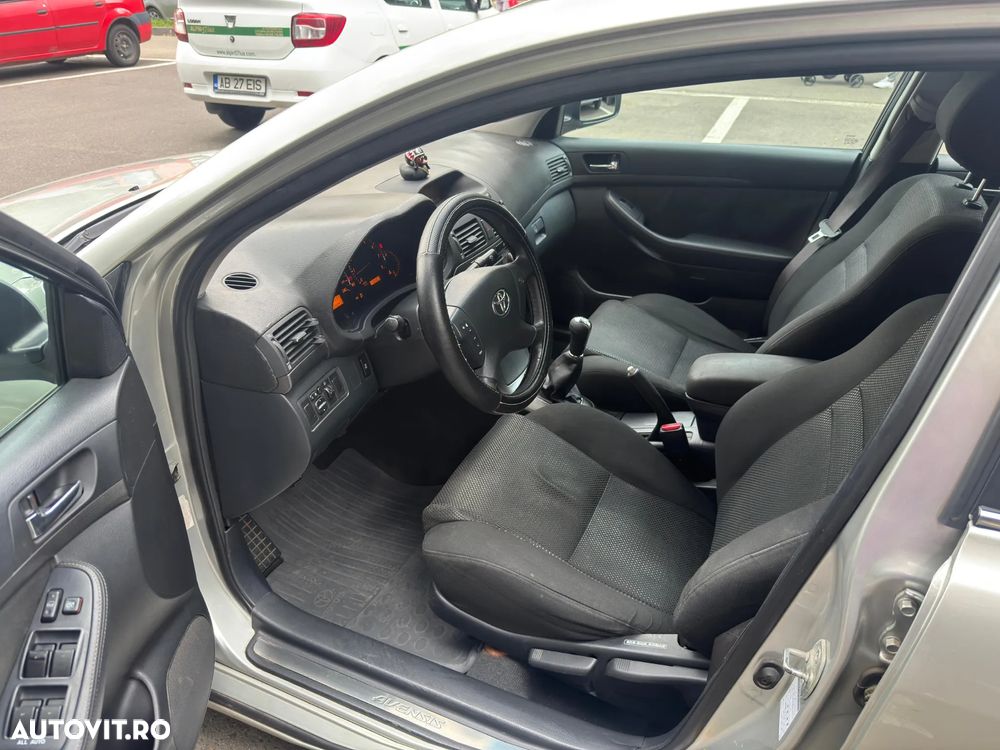 Toyota Avensis 1.8 Comfort - 8