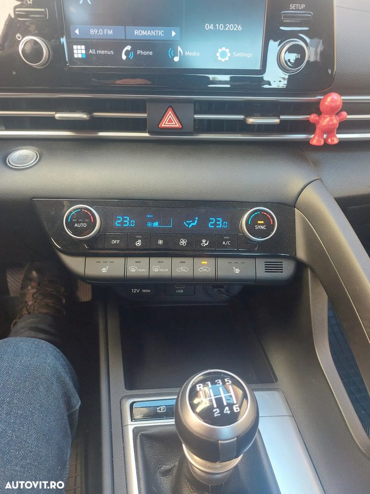 Hyundai Elantra - 11