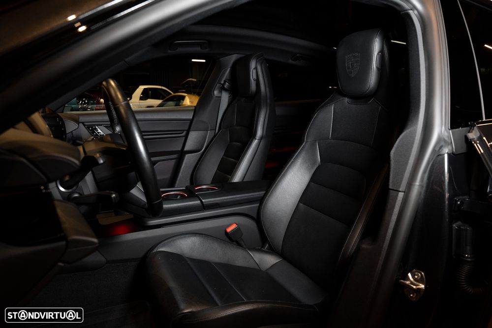 Porsche Taycan 4S - 11