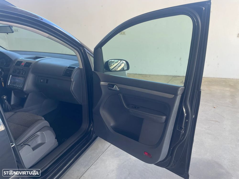 VW Touran 1.9 TDi Highline 7L - 14