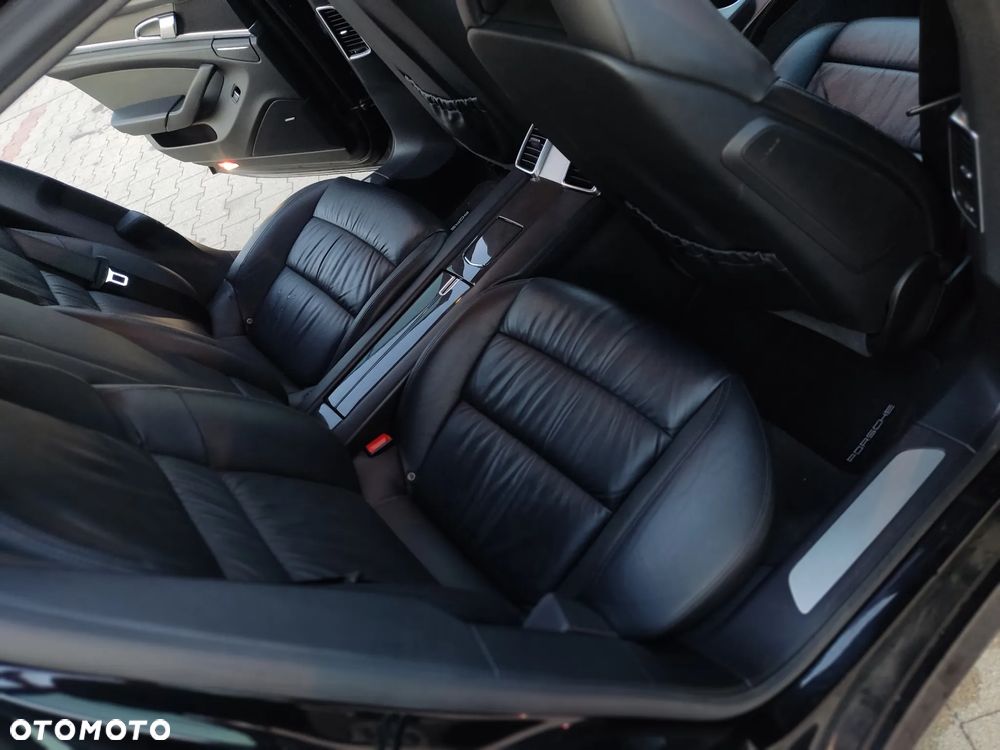 Porsche Panamera 4S PDK - 17