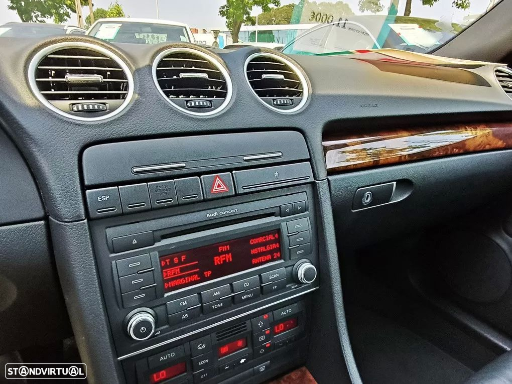 Audi A4 Cabrio 2.0 TDi S-line - 31