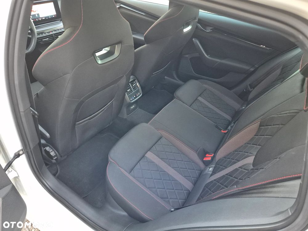 Skoda Octavia Combi 2.0 TDI DSG RS - 31