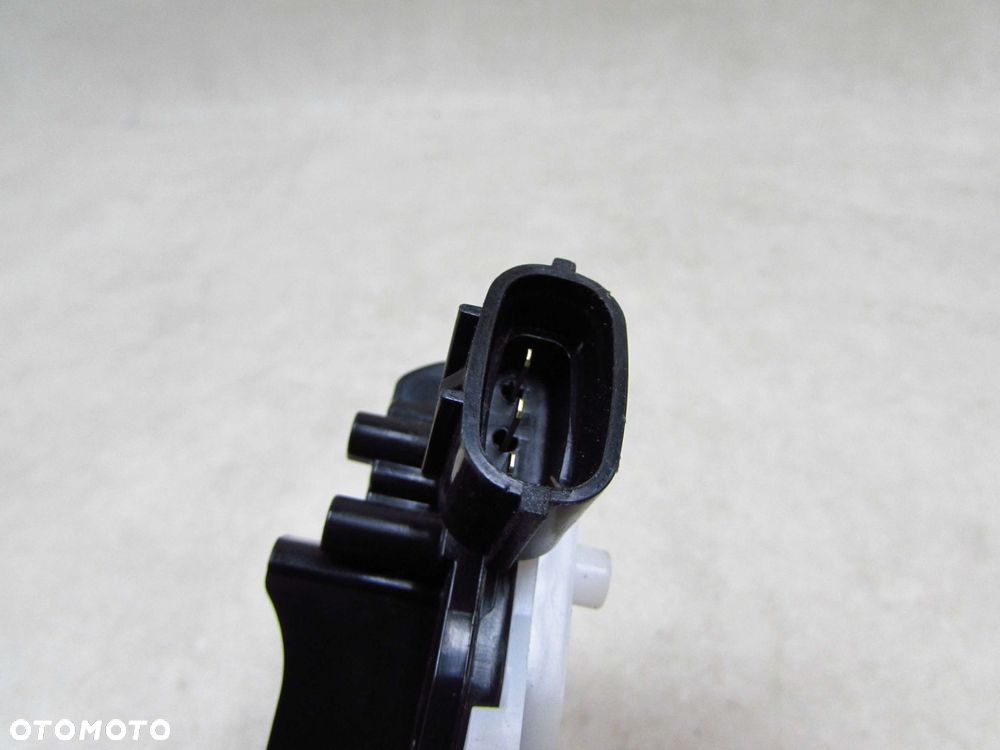 TOYOTA COROLLA E21 XII HB 19-23 ZAMEK KLAPY BAGAZNIKA TYL - 4