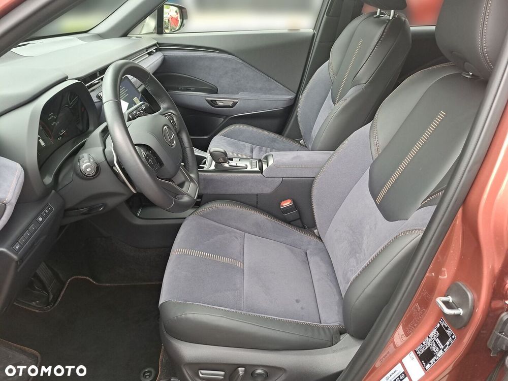 Lexus LBX - 18