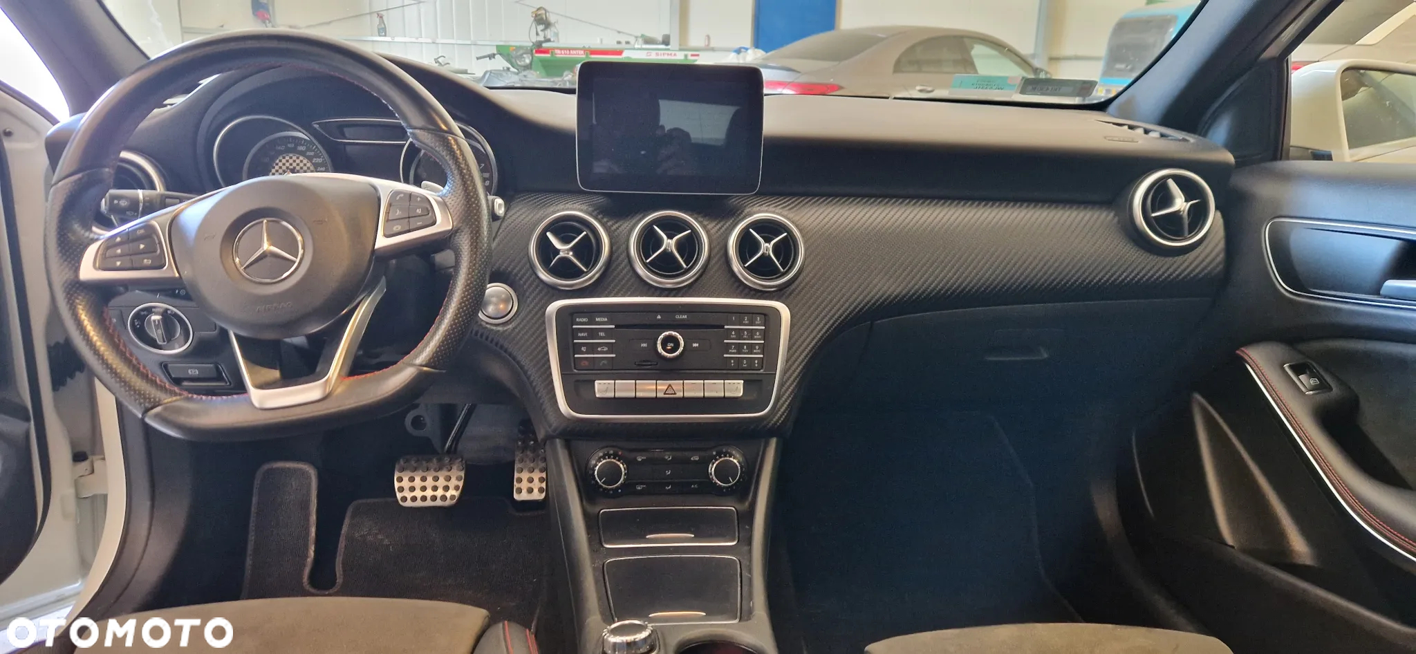 Mercedes-Benz Klasa A 180 7G-DCT AMG Line - 12