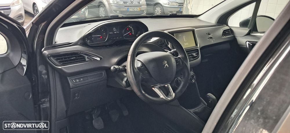 Peugeot 208 1.2 PureTech Active - 5