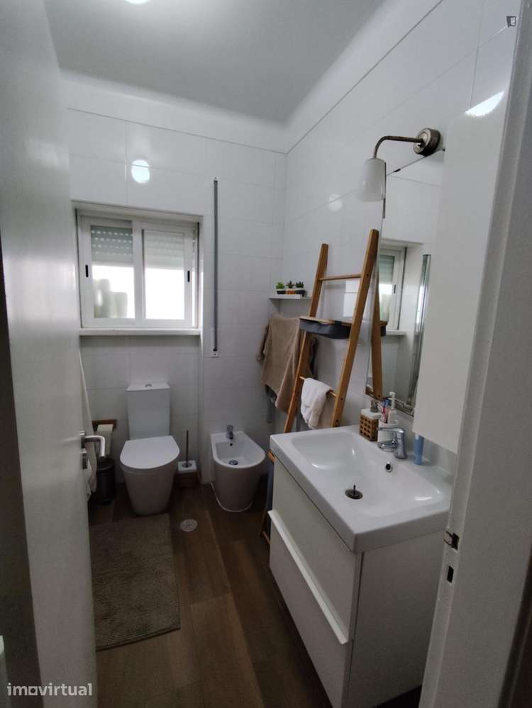 Quarto - localizado em Almada Lisbon - Grande imagem: 2/6