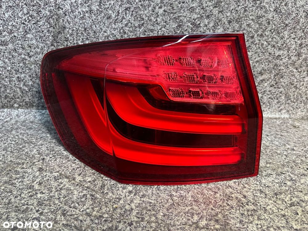 Lampa LED lewa tylna lewy tyl w blotnik BMW F11 ORYGINAL LADNA KOMBI - 1