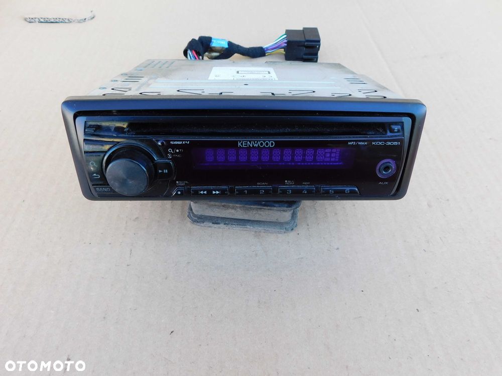 Radio samochodowe 1DIN CD MP3 AUX Kenwood KDC-3051 z kostką ISO
