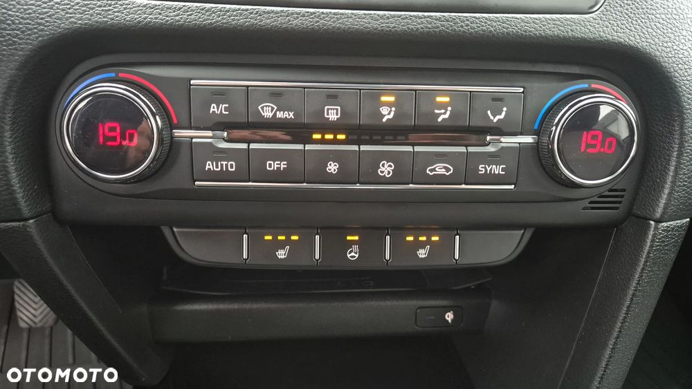 Kia Ceed 1.4 T-GDI L Business Line - 27