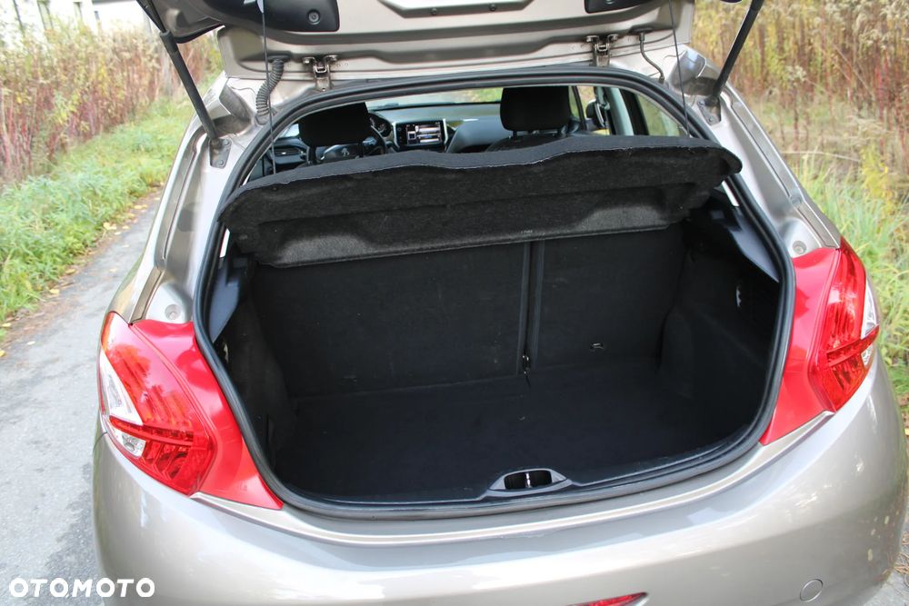 Peugeot 208 - 13