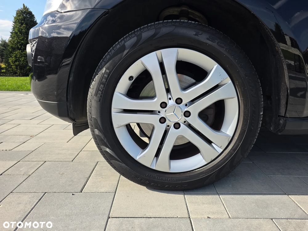 Mercedes-Benz ML 300 CDI 4Matic 7G-TRONIC DPF BlueEFFICIENCY Grand Edition - 25