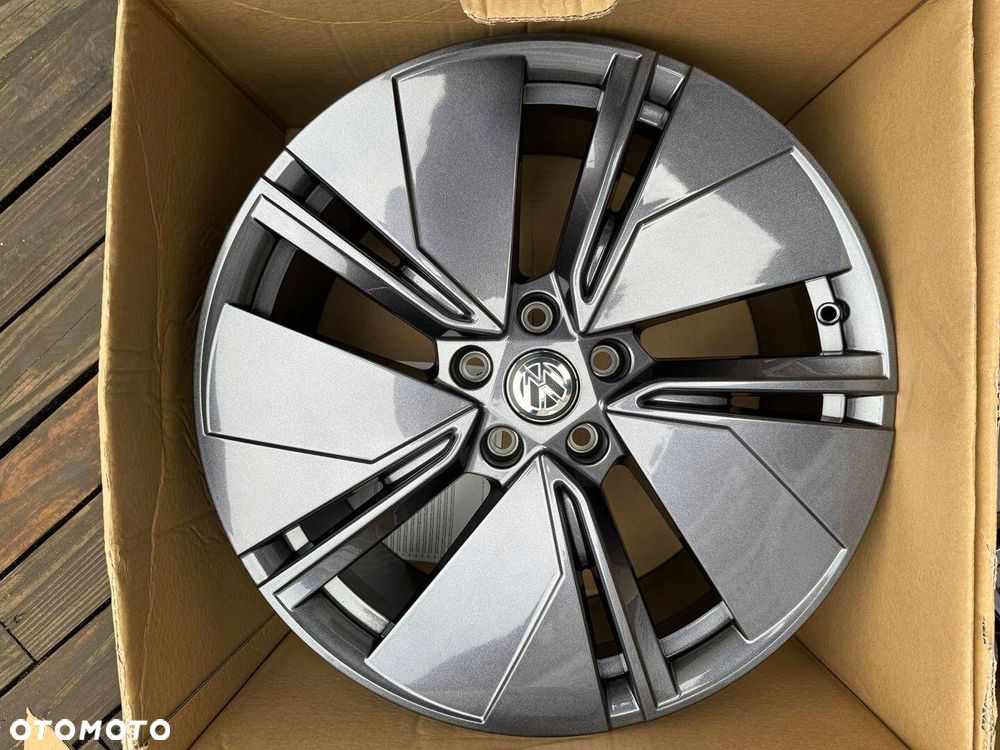 Felgi aluminiowe 5LA 19cali VW Golf Jetta Passat Phateon T-Roc - 4