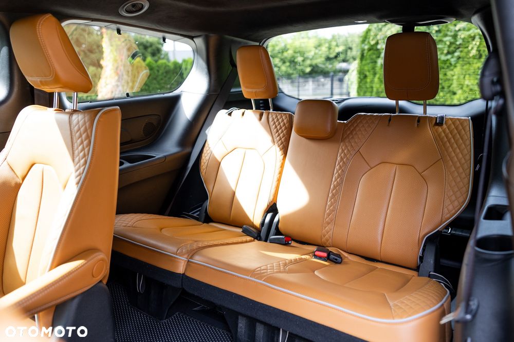 Chrysler Pacifica - 26