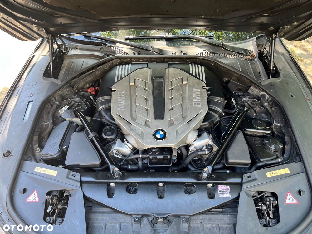 BMW Seria 7 750i - 5