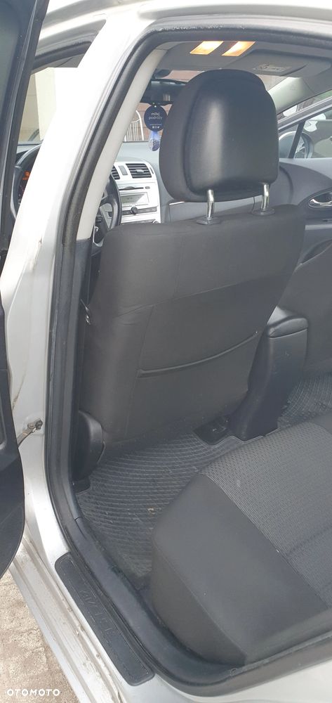 Toyota Avensis 2.0 D-4D Premium - 9