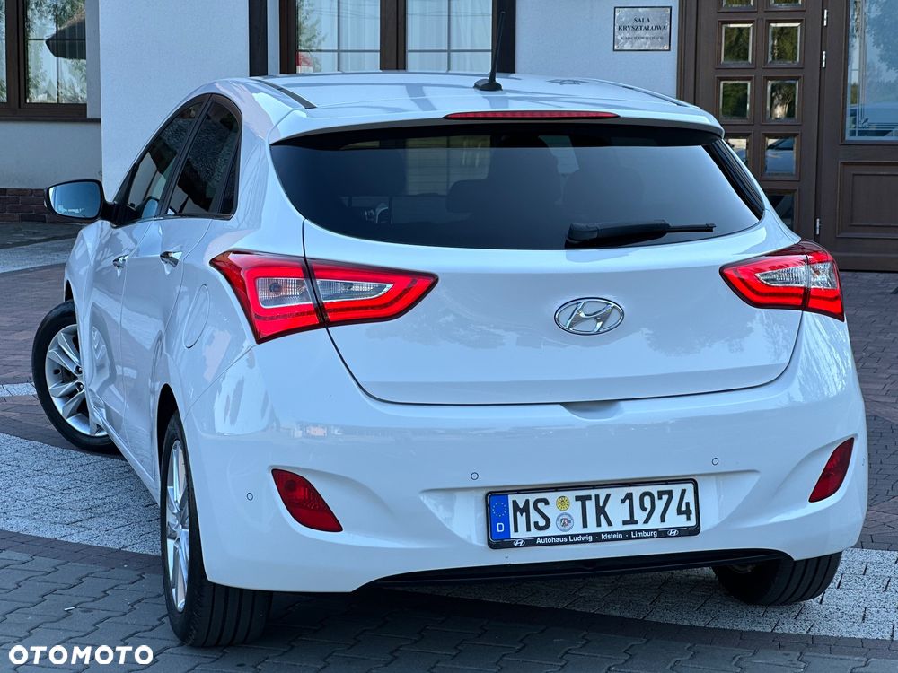 Hyundai i30 1.6 CRDi Fifa World Cup Edition - 12