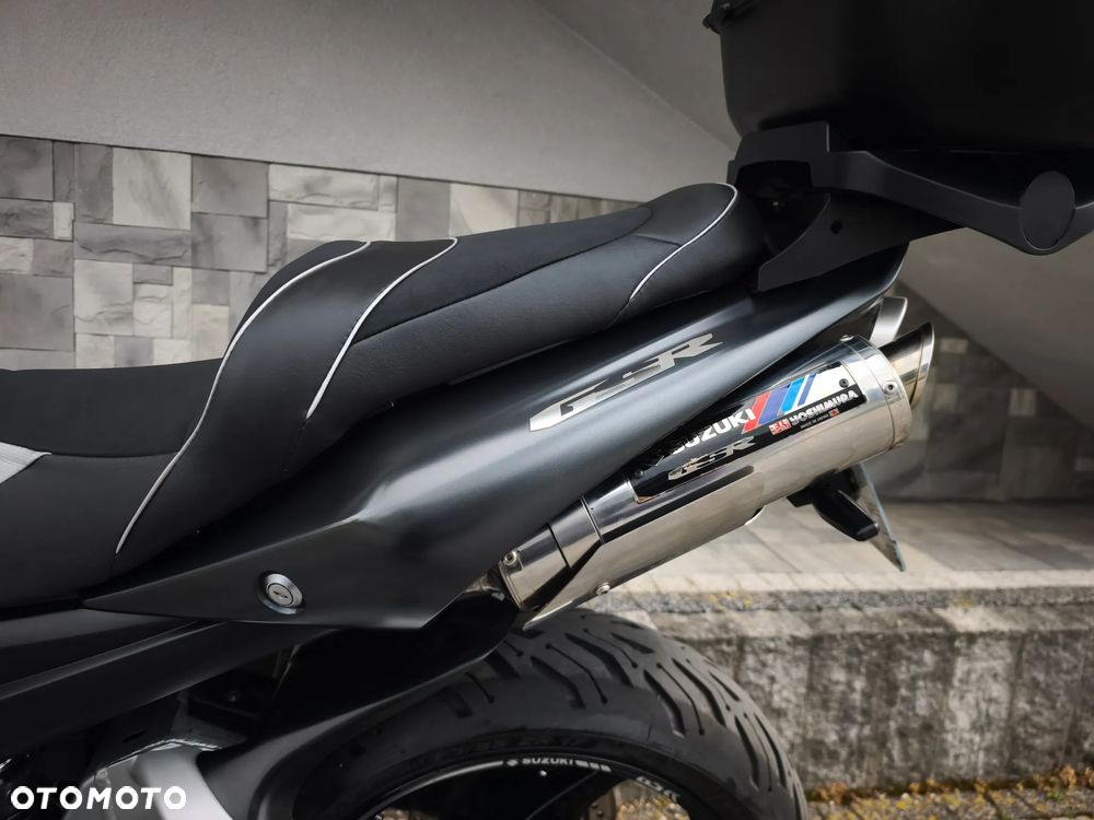 Suzuki GSR - 10