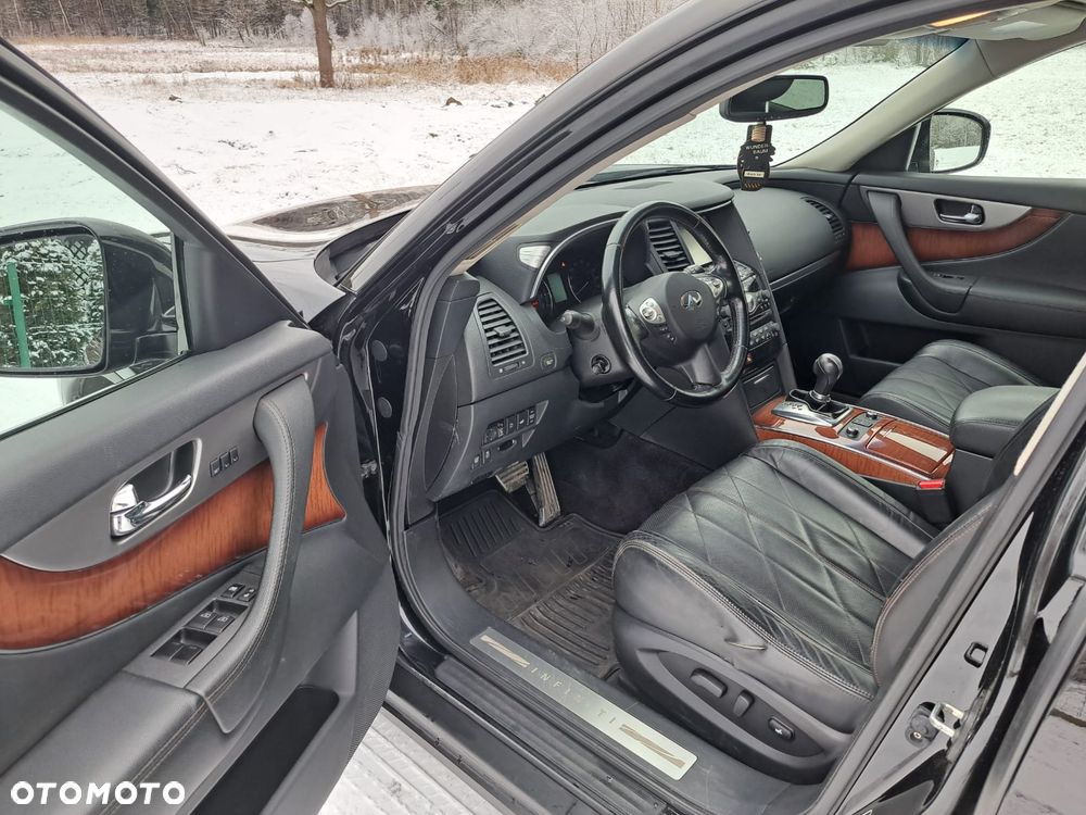 Infiniti Q70 - 4