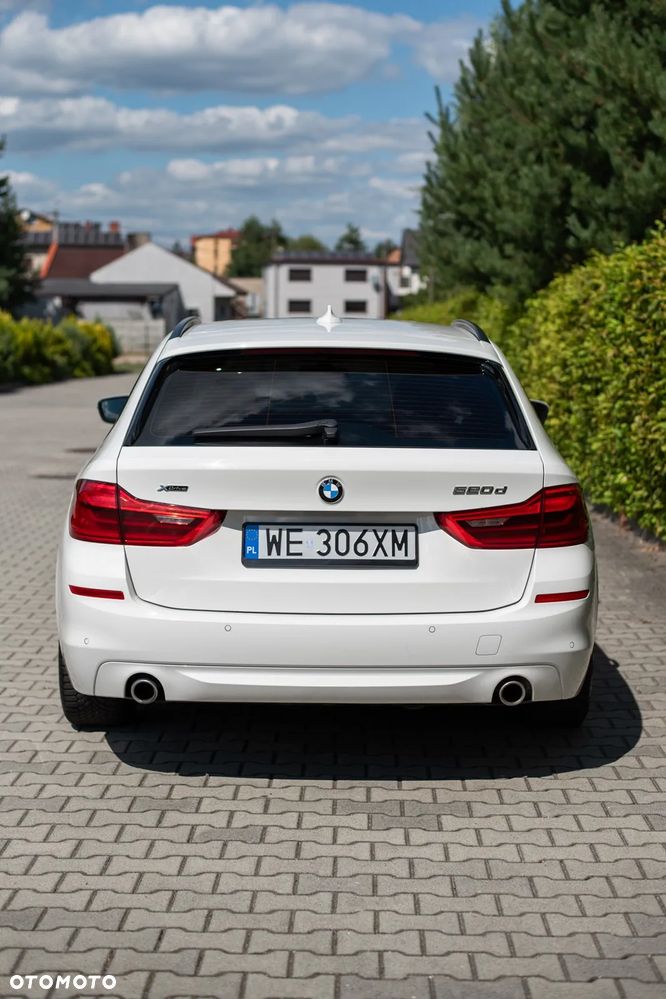 BMW Seria 5 520d xDrive - 4