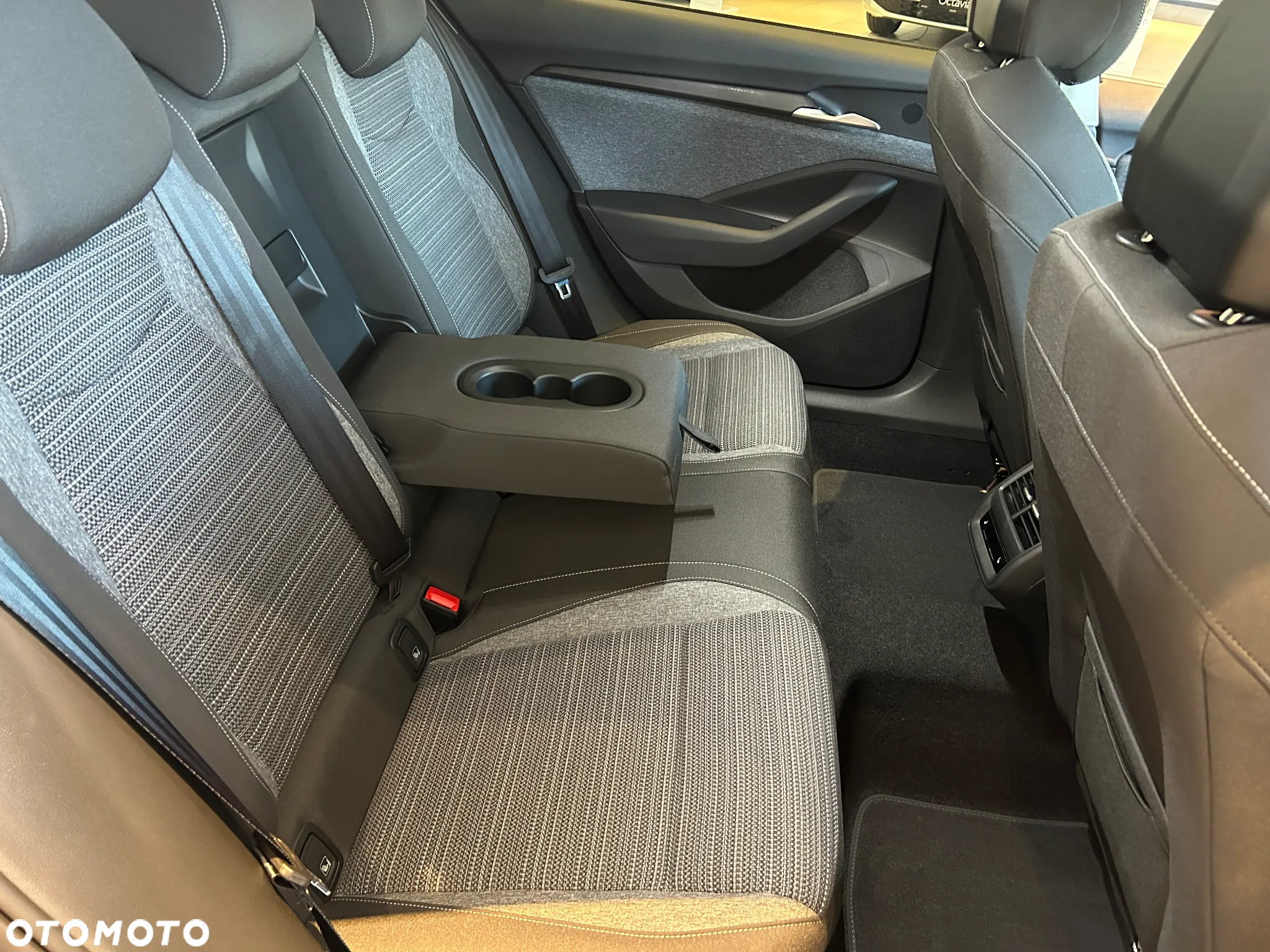 Skoda Superb 2.0 TDI SCR Selection DSG - 15