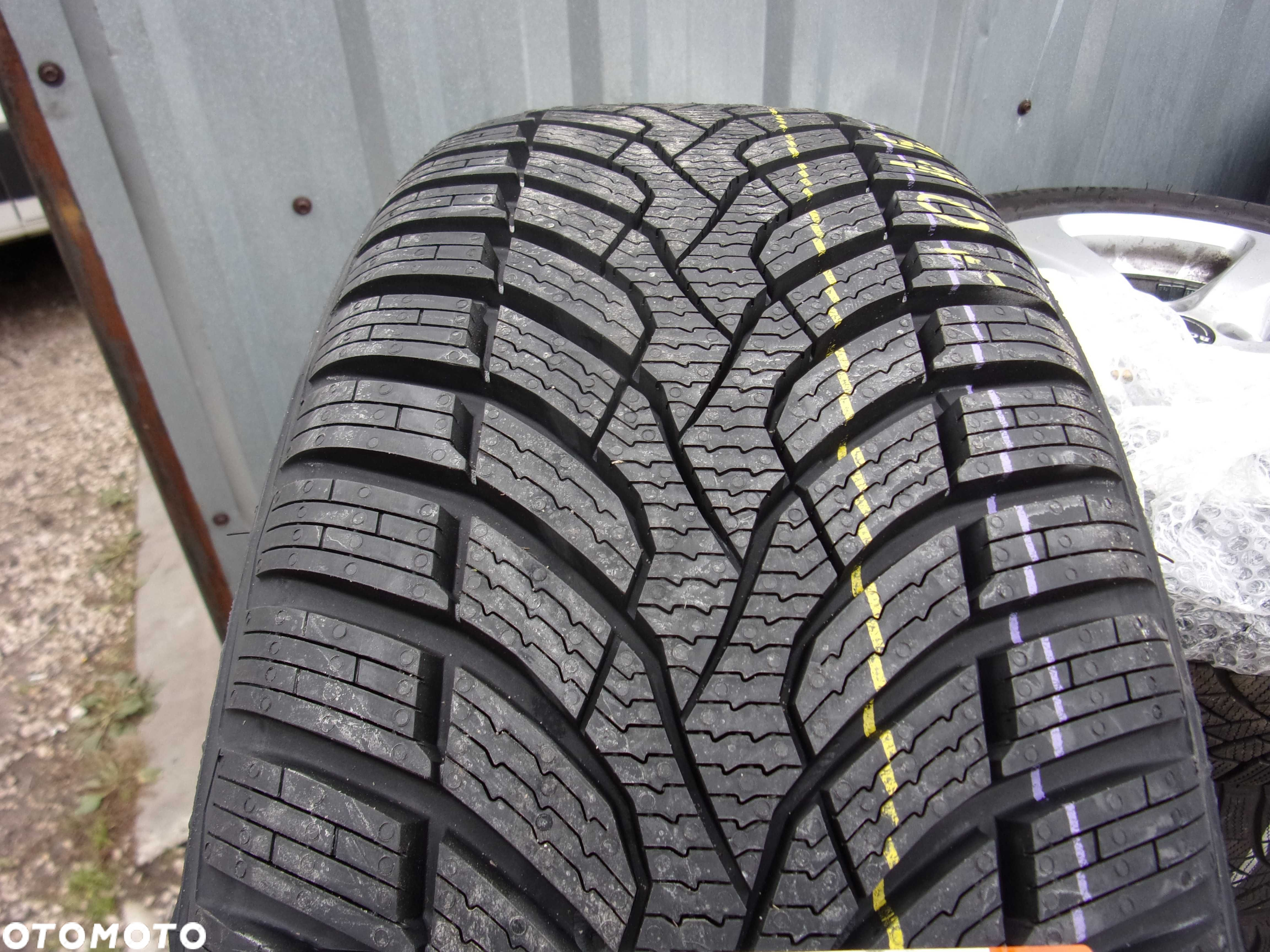 Nowe opony zimowe CEAT 215/60/16 24r - 2
