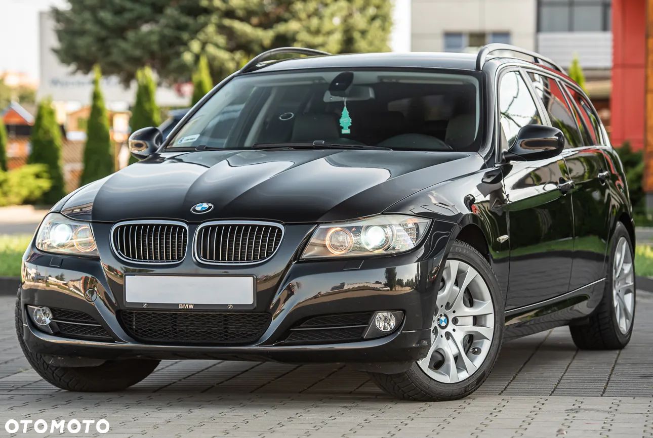BMW Seria 3 325xi Touring - 1