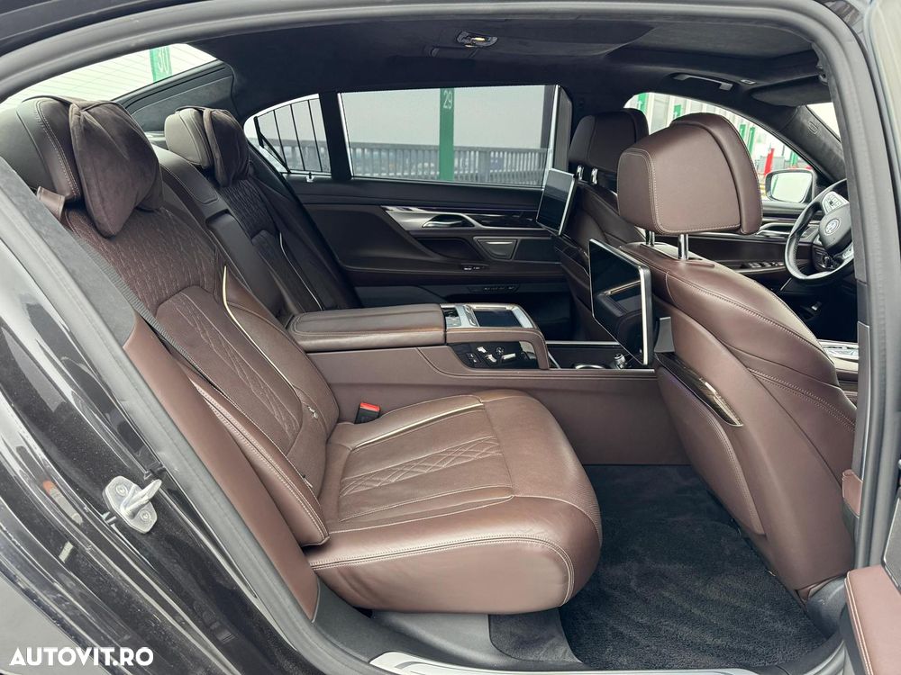 BMW Seria 7 740d xDrive - 33