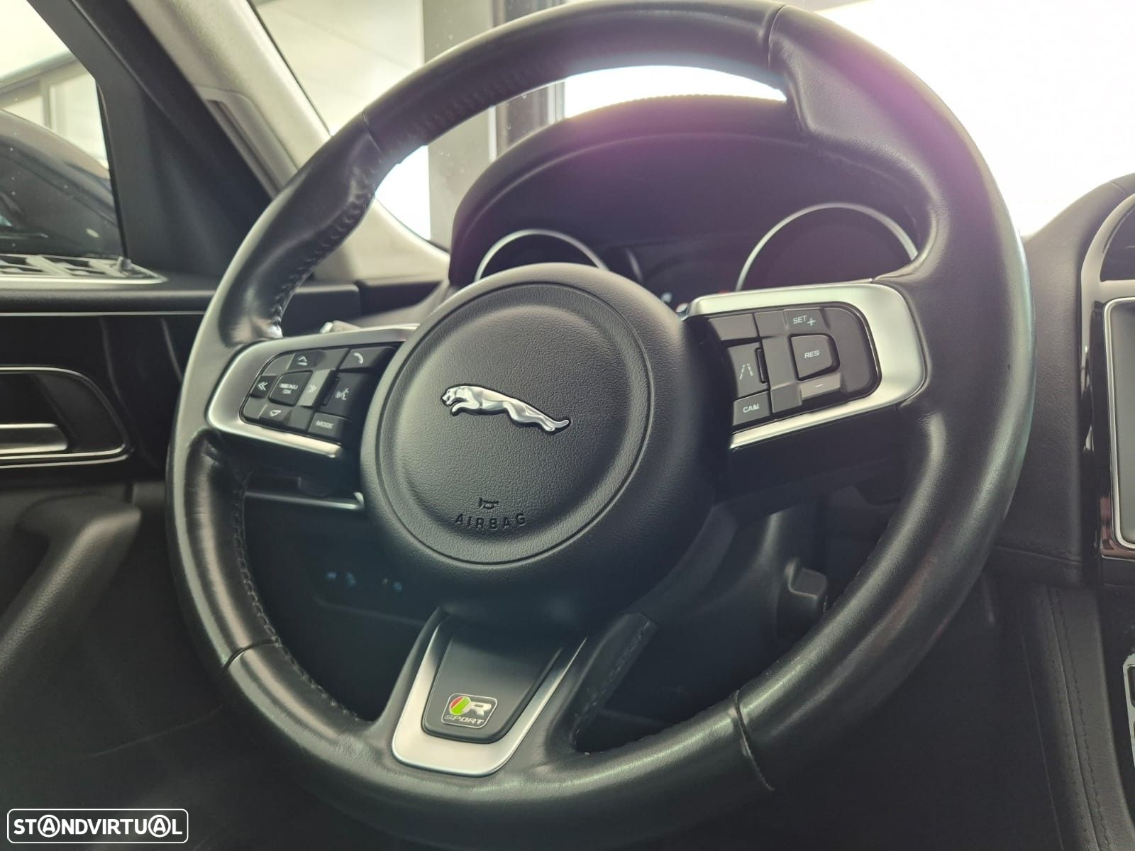 Jaguar F-Pace 2.0 i4D R-Sport Aut. - 11