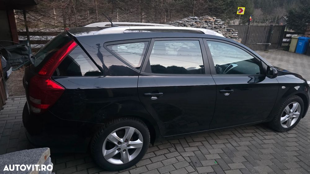 Kia Ceed 1.6 CRDi 128 Dream-Team Edition - 4