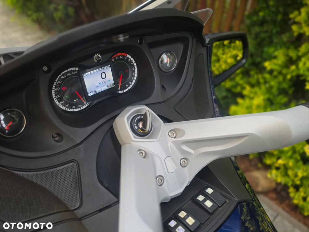 Can-Am Spyder - 16