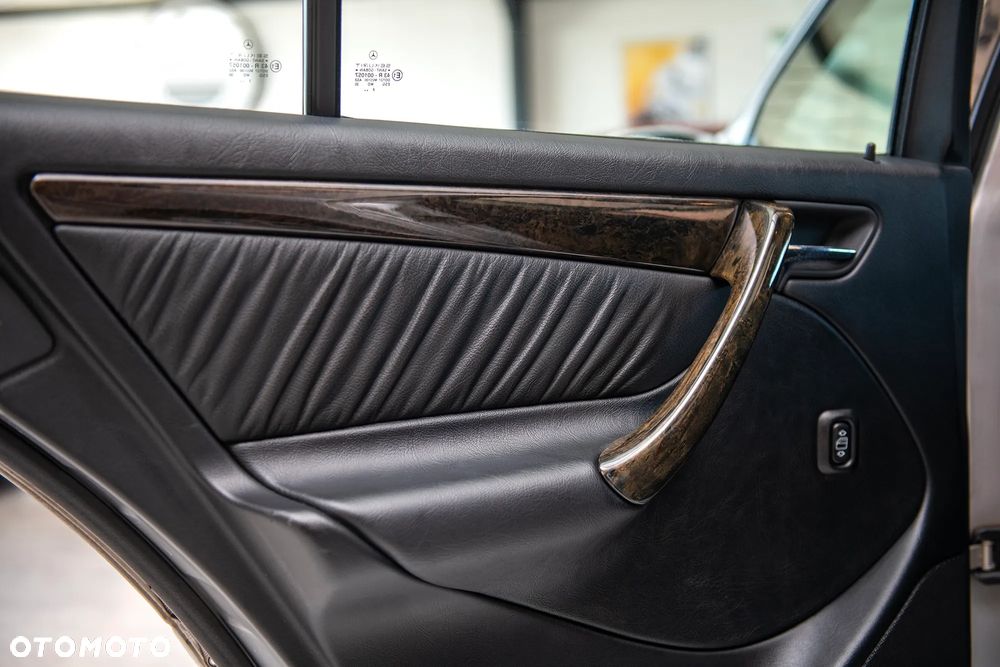 Mercedes-Benz Klasa C 43 AMG - 35