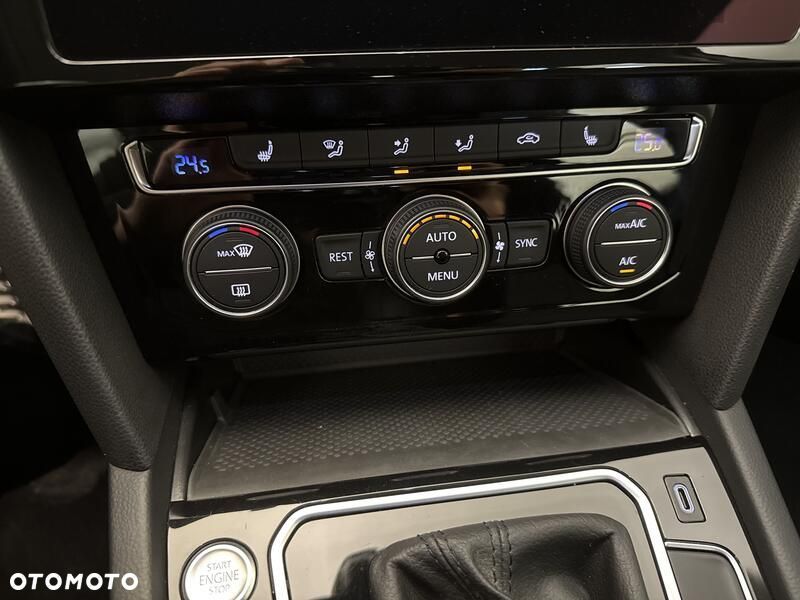 Volkswagen Passat - 17