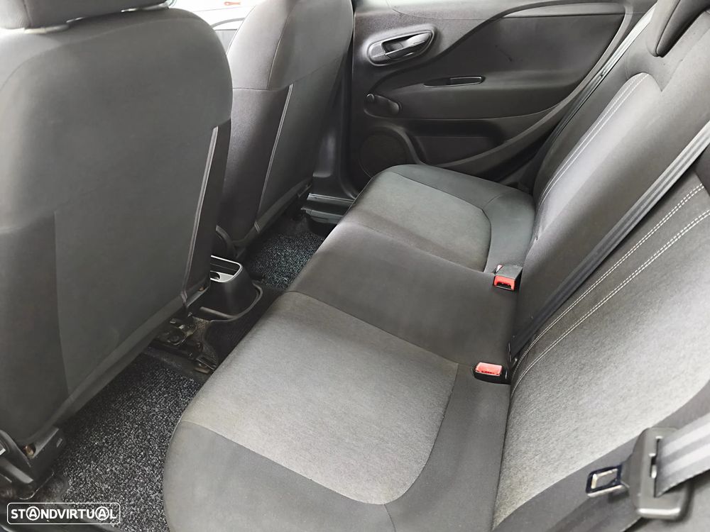 Fiat Punto 1.3 M-Jet Lounge S&S - 7